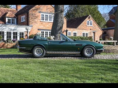 Aston Martin+V8 Volante